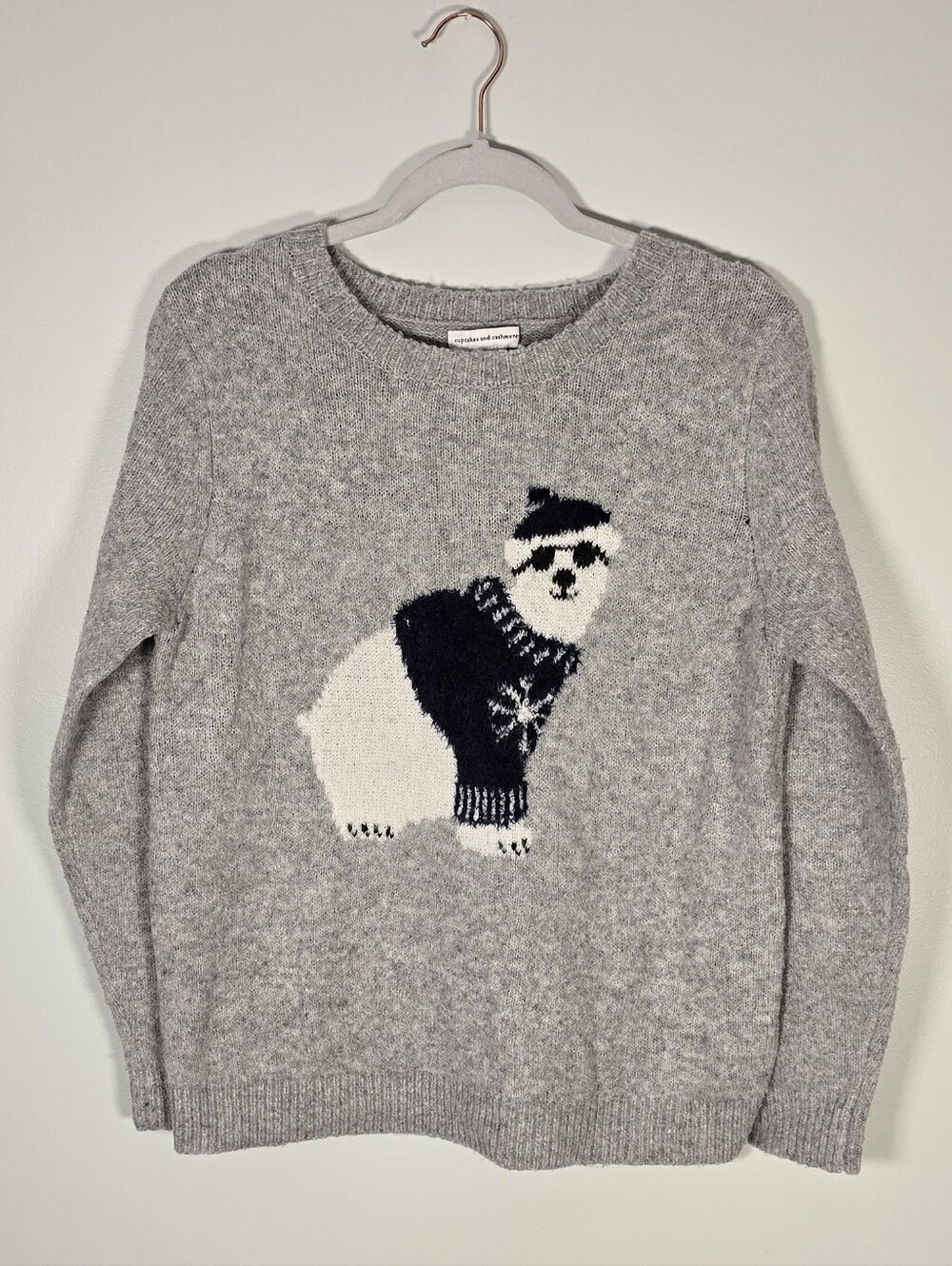 Cupcakes and Cashmere Cute Polar Bear Sweater Sz M Soft Animal Nerd Comfy Cozy